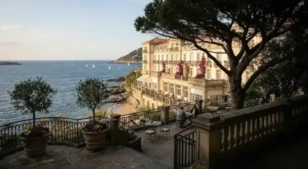 Luxury Suites & Rooms